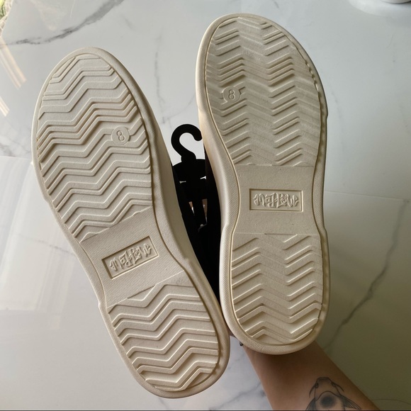 🖤5/$20 NWT Mad Love Black & White Sneakers - Picture 12 of 13